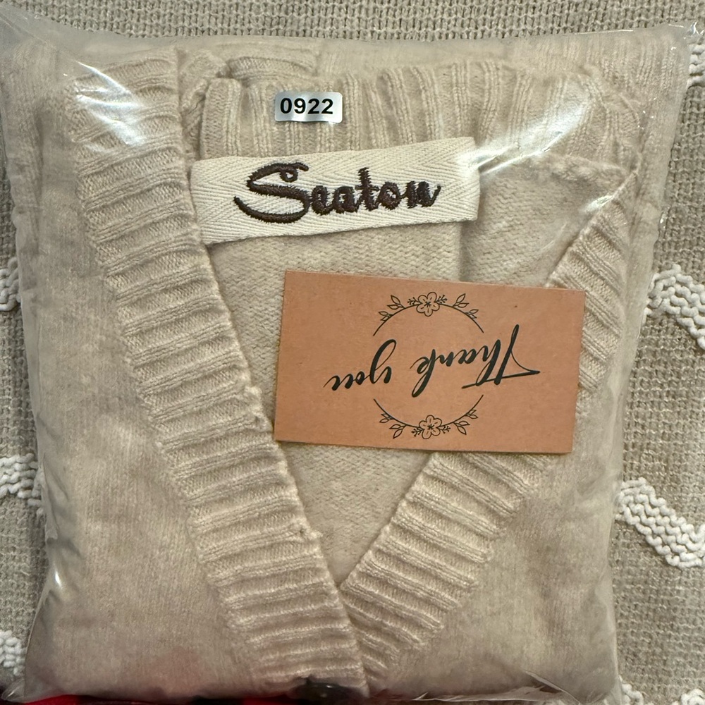 Seaton cashmere Beige Sweater with Seahorse Design - Picture 6 of 6
